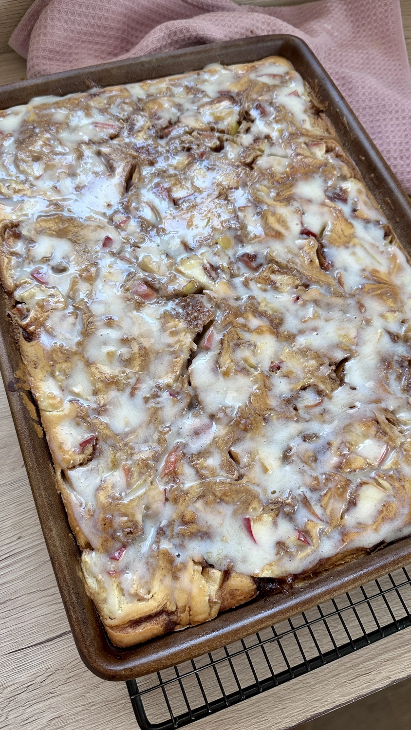 julias.food.life – Kochutensilien – Zimtschnecken ApfelKuchen